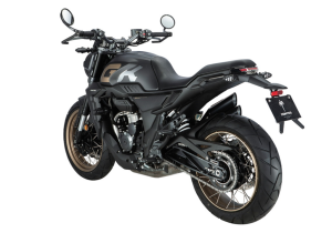 Moto ZT350-GK a preto vista 45º traseira do lado esquerdo.