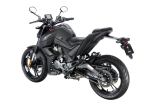 Moto ZT125-U-LCD a preto vista 45º traseira do lado esquerdo.