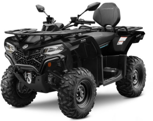 Moto CFORCE 450L em preto.