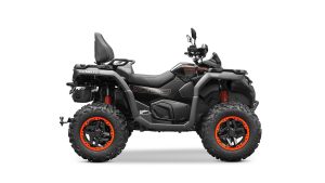Moto CFORCE 1000 TOURING em preto.